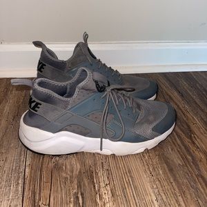 Nike Air Huarache Men’s Size 9
